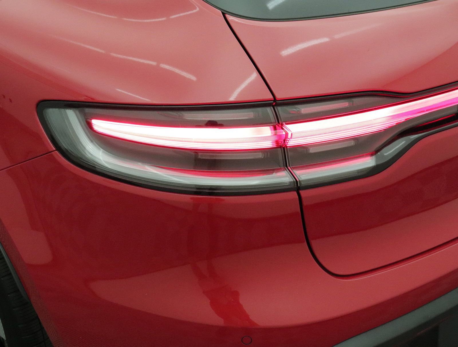 Used 2025 Porsche Macan image 16