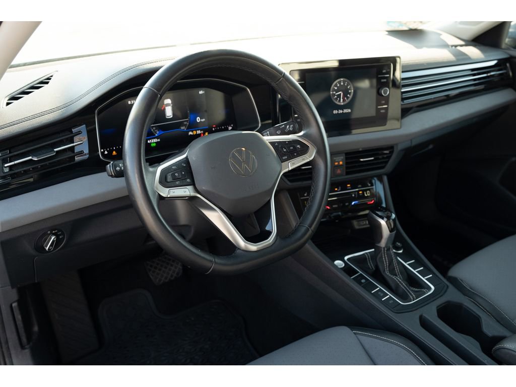 Used 2025 Volkswagen Jetta SE image 11