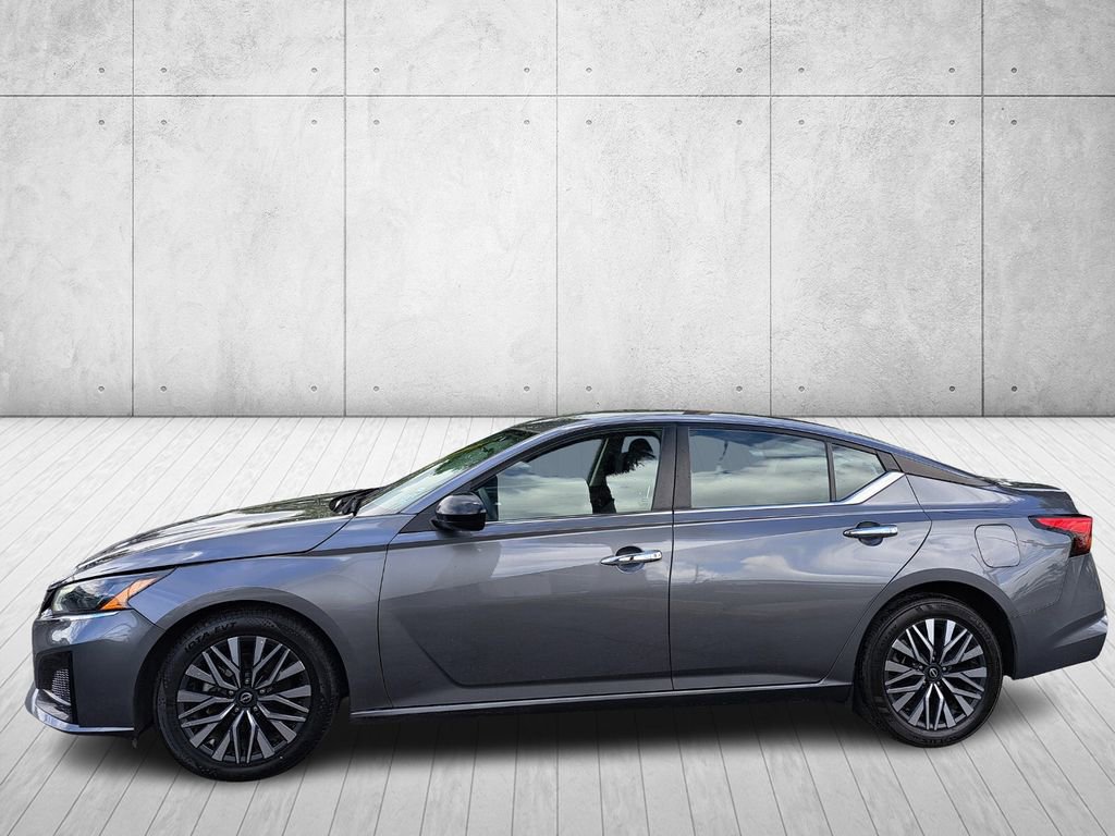 Used 2024 Nissan Altima 2.5 SV FWD image 8