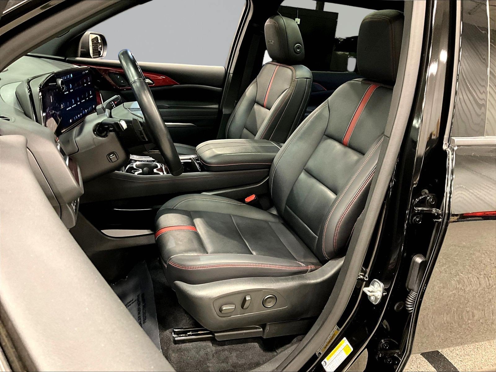 Used 2024 Chevrolet Traverse RS AWD/4WD image 21