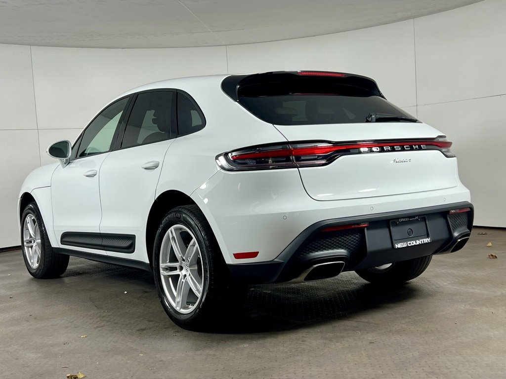 Certified 2025 Porsche Macan image 3