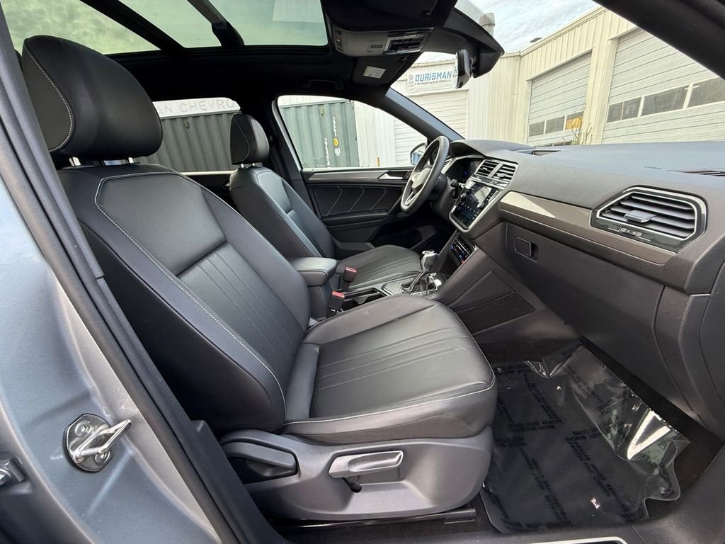 Used 2023 Volkswagen Tiguan SE R-Line FWD image 26