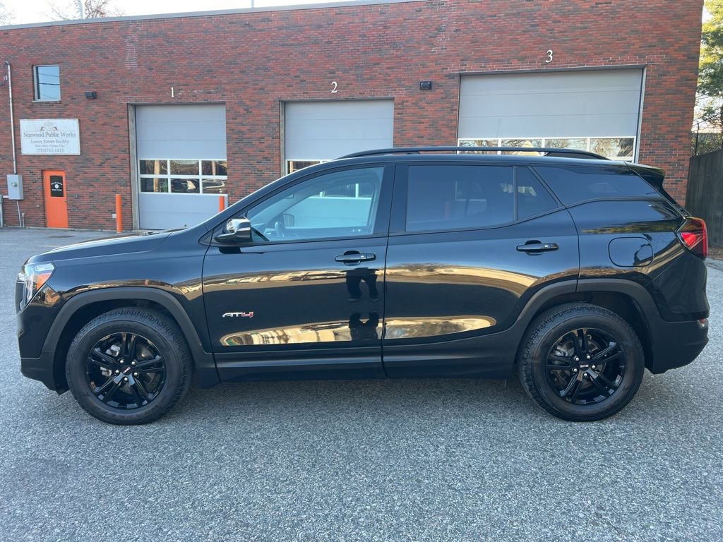 Used 2022 GMC Terrain AT4 w/ Infotainment Package II image 2