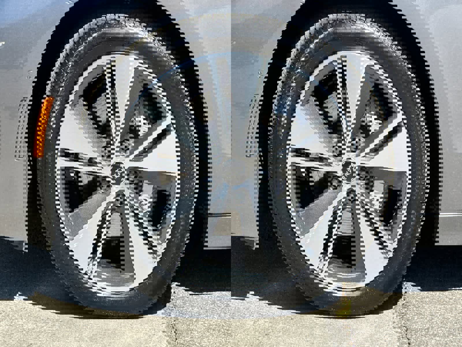 Used 2025 Audi A6 e-tron Premium w/ Convenience Package image 25