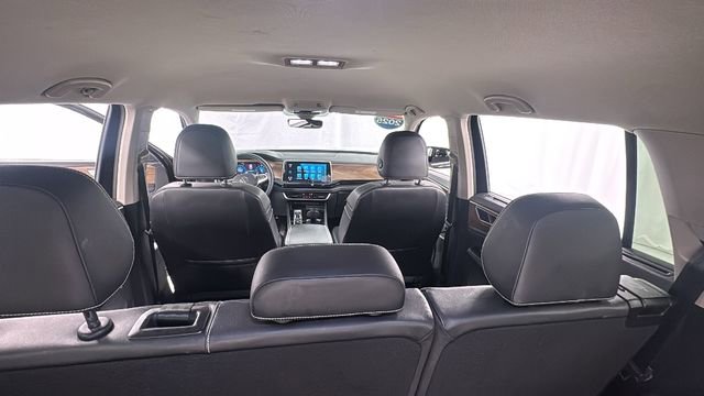 Used 2025 Volkswagen Atlas SE image 17