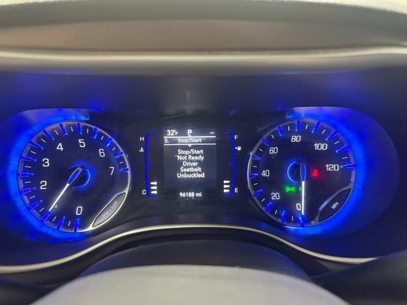 Used 2018 Chrysler Pacifica Touring-L image 25