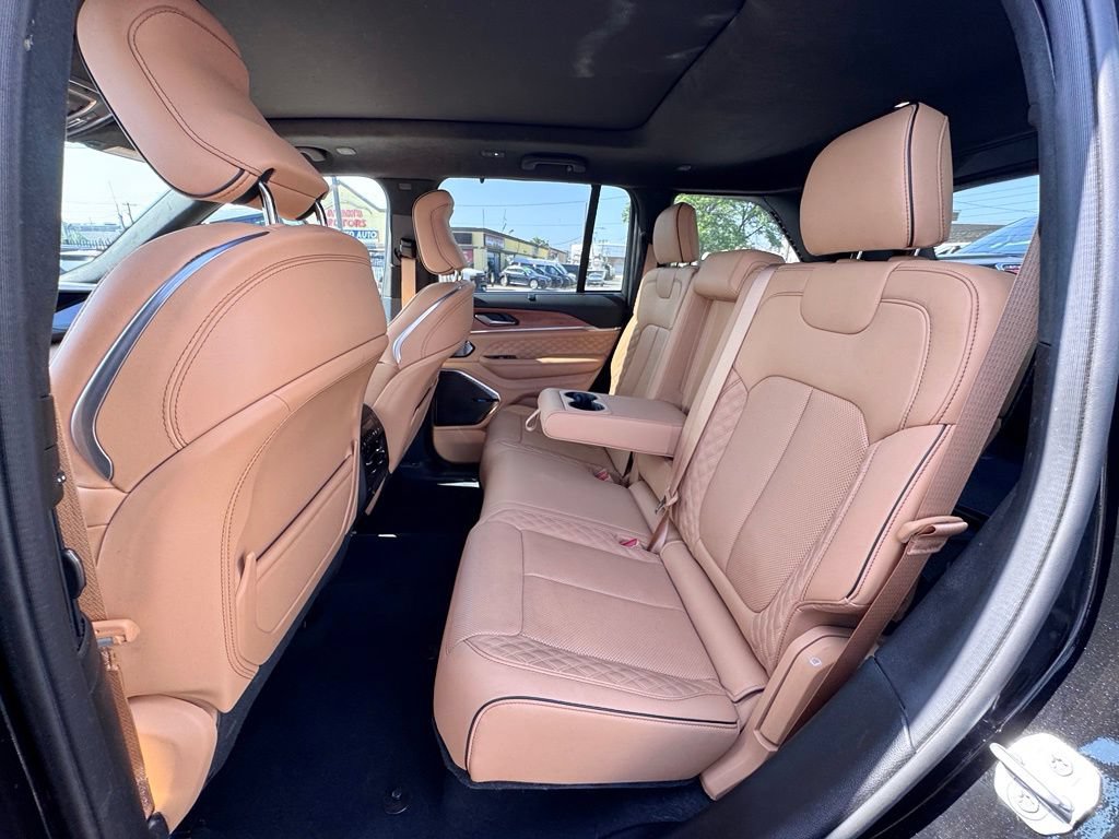 Used 2025 Jeep Grand Cherokee Summit AWD/4WD image 15
