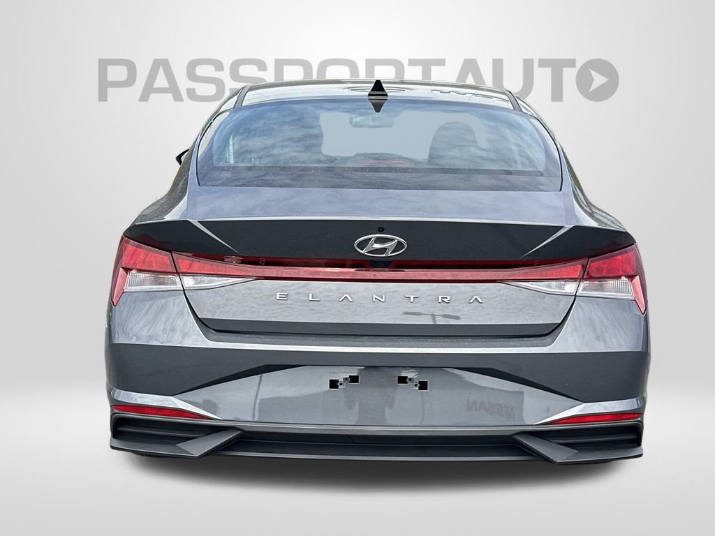 Used 2023 Hyundai Elantra SE FWD image 3