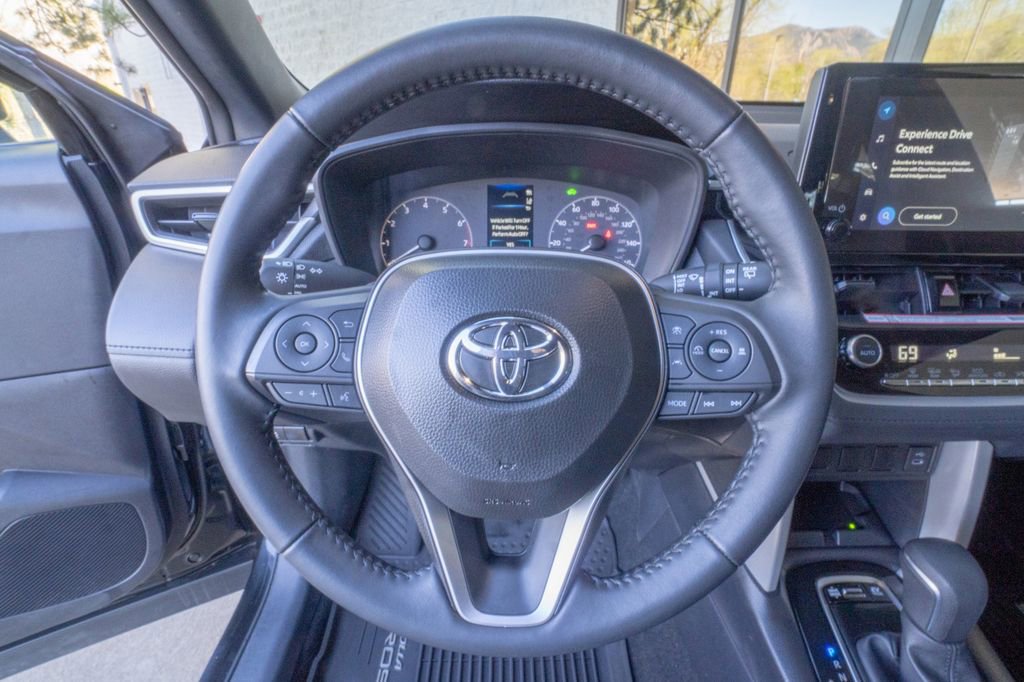 Used 2025 Toyota Corolla Cross AWD Hybrid image 12