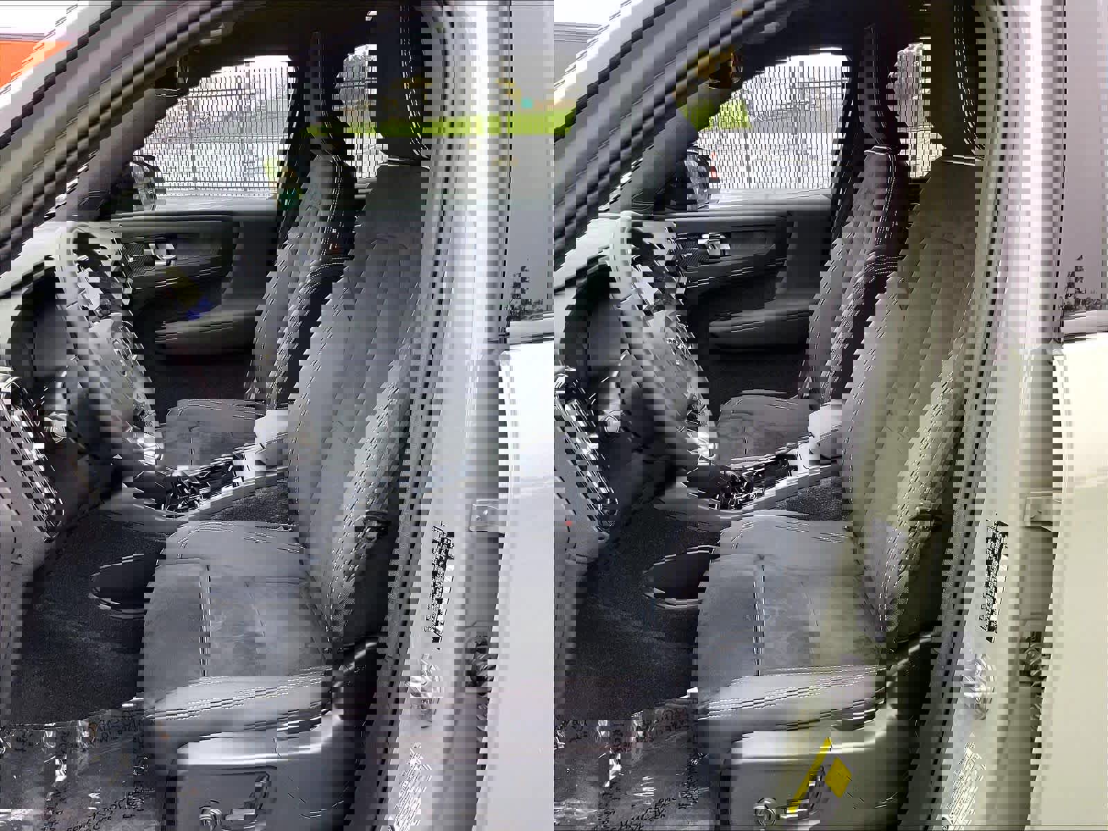 Used 2023 Volvo XC40 Recharge Ultimate image 28