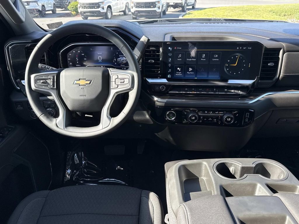 Used 2024 Chevrolet Silverado 1500 LT AWD/4WD image 3