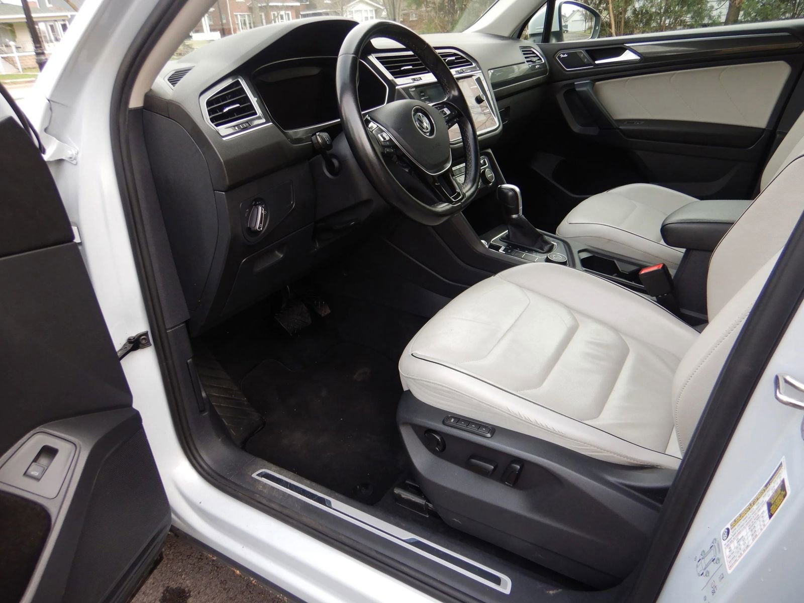 Used 2019 Volkswagen Tiguan SEL Premium AWD/4WD image 11