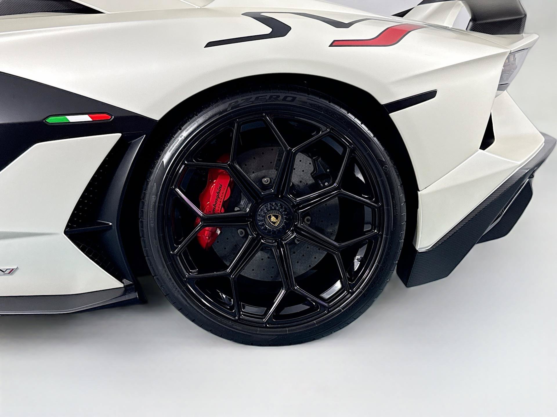 Used 2020 Lamborghini Aventador SVJ AWD/4WD image 34
