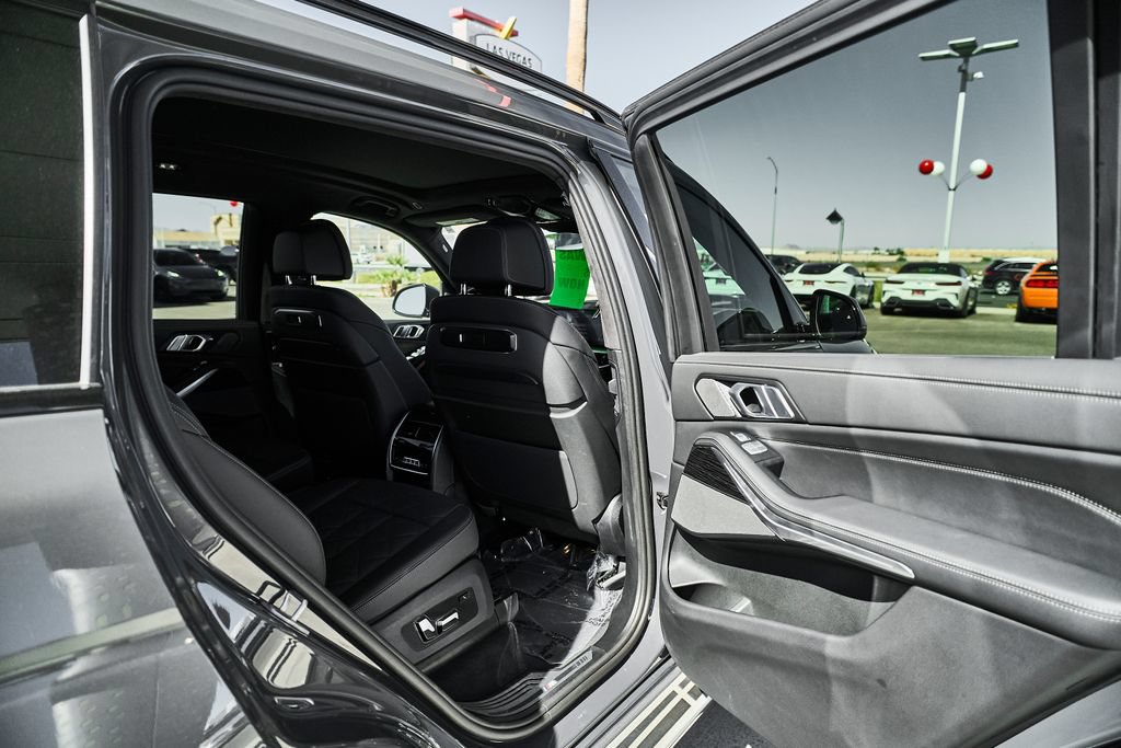 Used 2025 BMW X7 xDrive40i w/ M Sport Package AWD/4WD image 12
