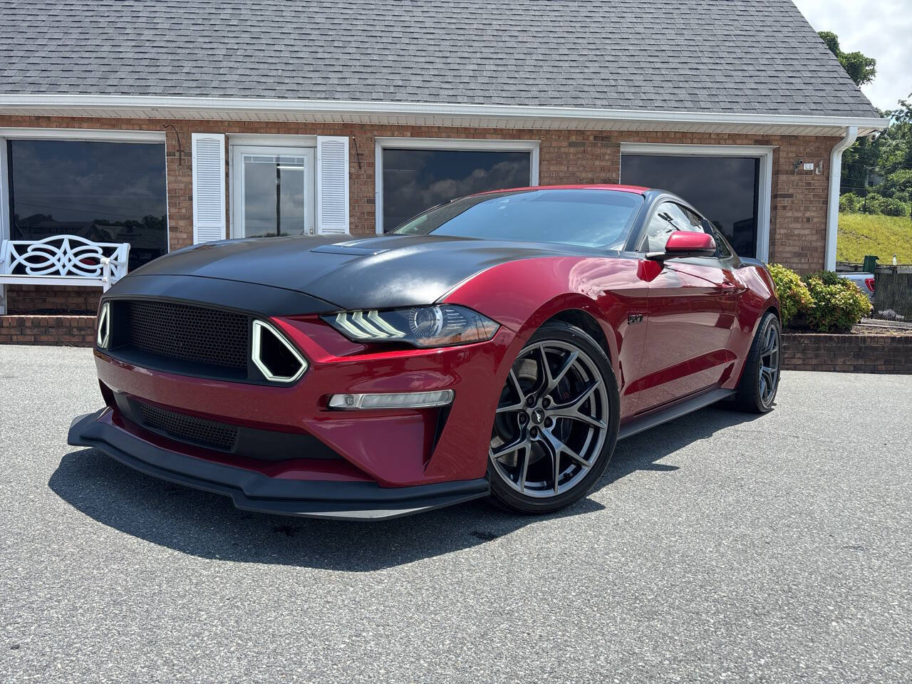 Used 2019 Ford Mustang GT RWD image 2