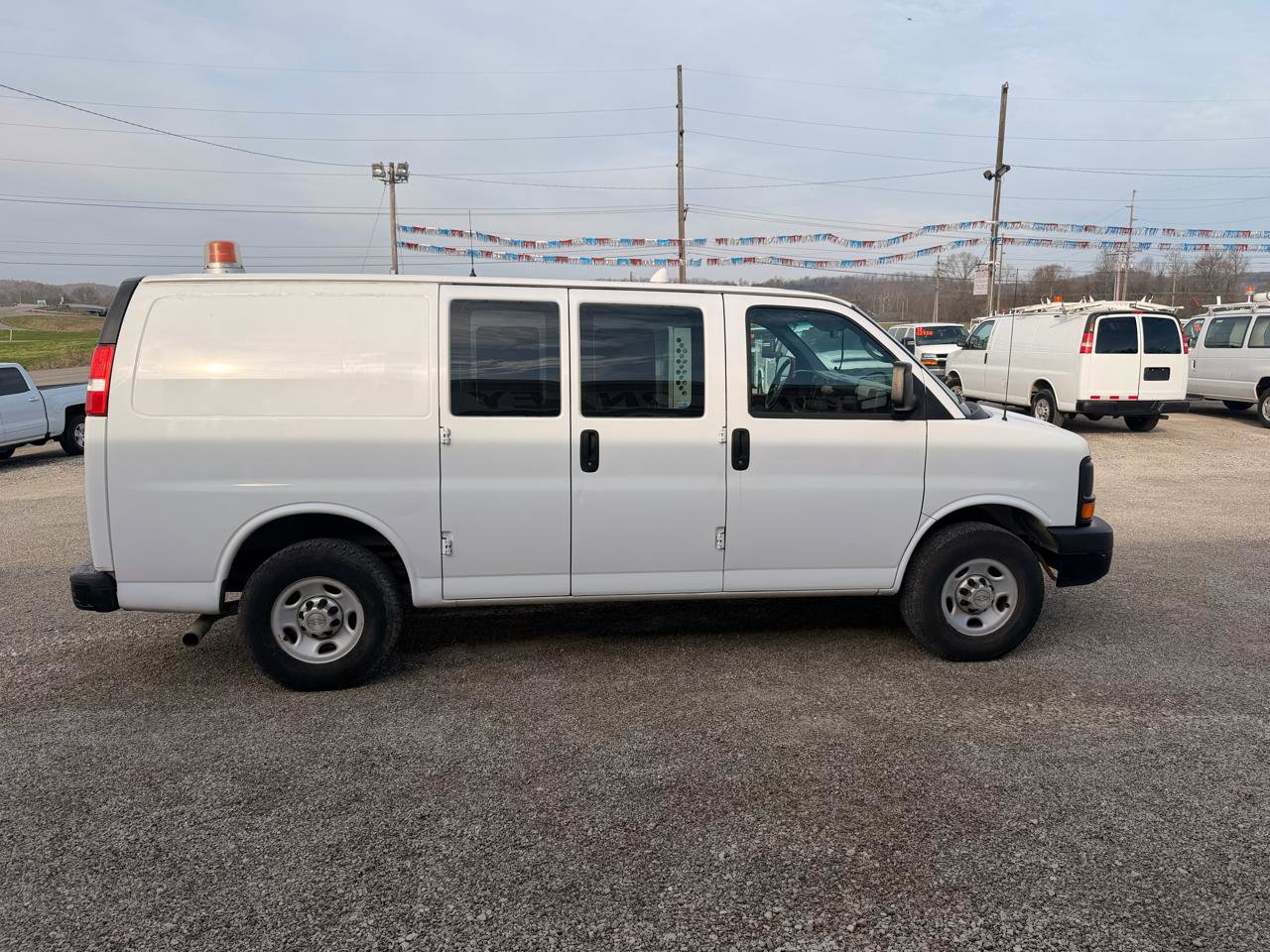 Used 2011 Chevrolet Express 2500 RWD 2500 135 image 2