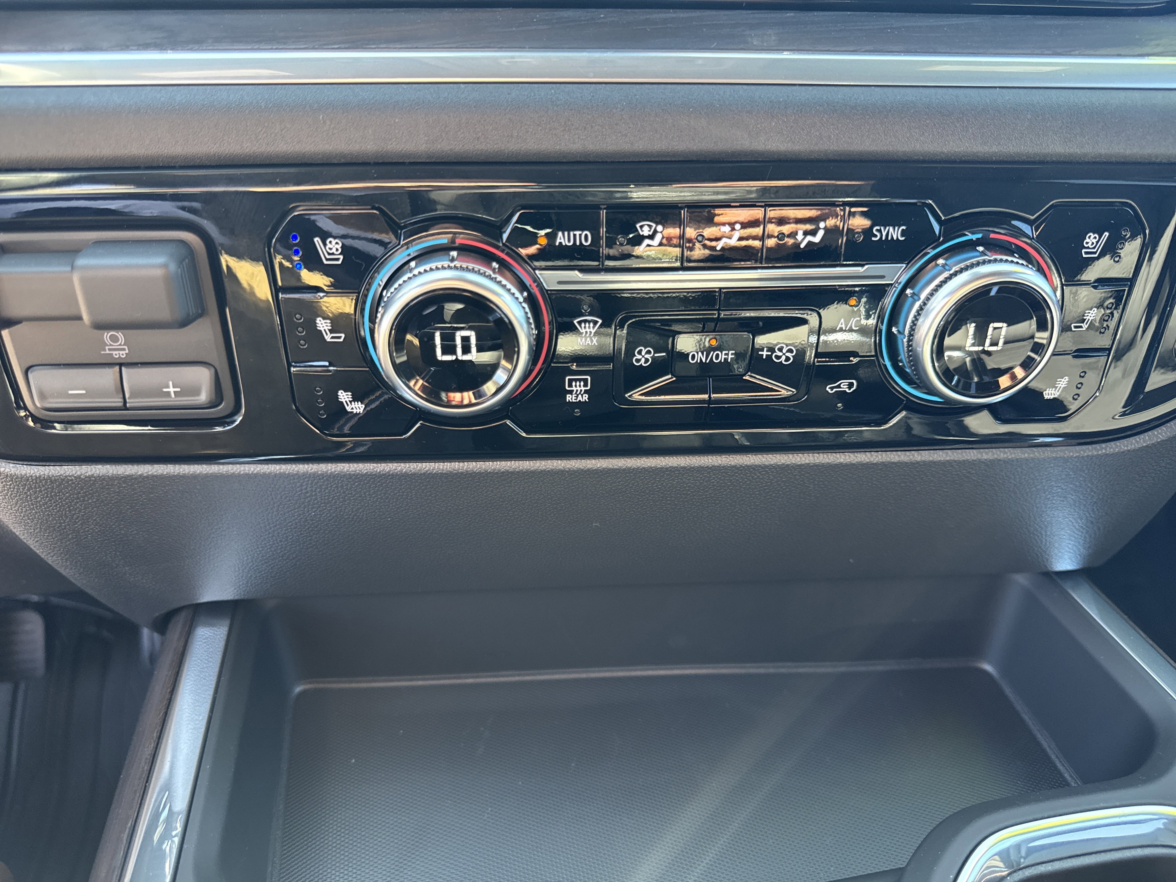 New 2026 GMC Sierra 1500 SLT w/ SLT Premium Package image 25