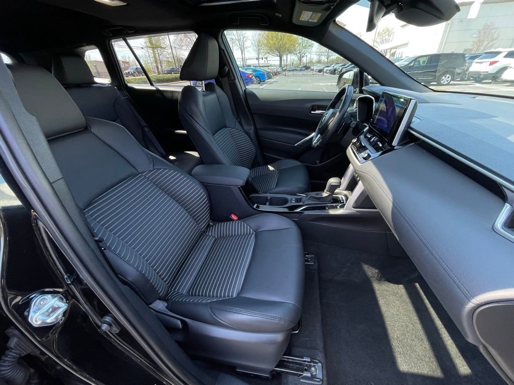 Used 2023 Toyota Corolla Cross XSE w/ Convenience Package image 35