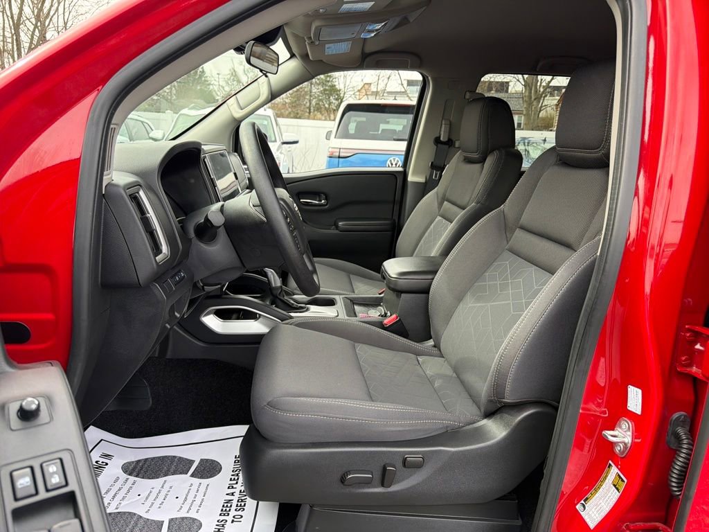 Used 2025 Nissan Frontier SV image 11