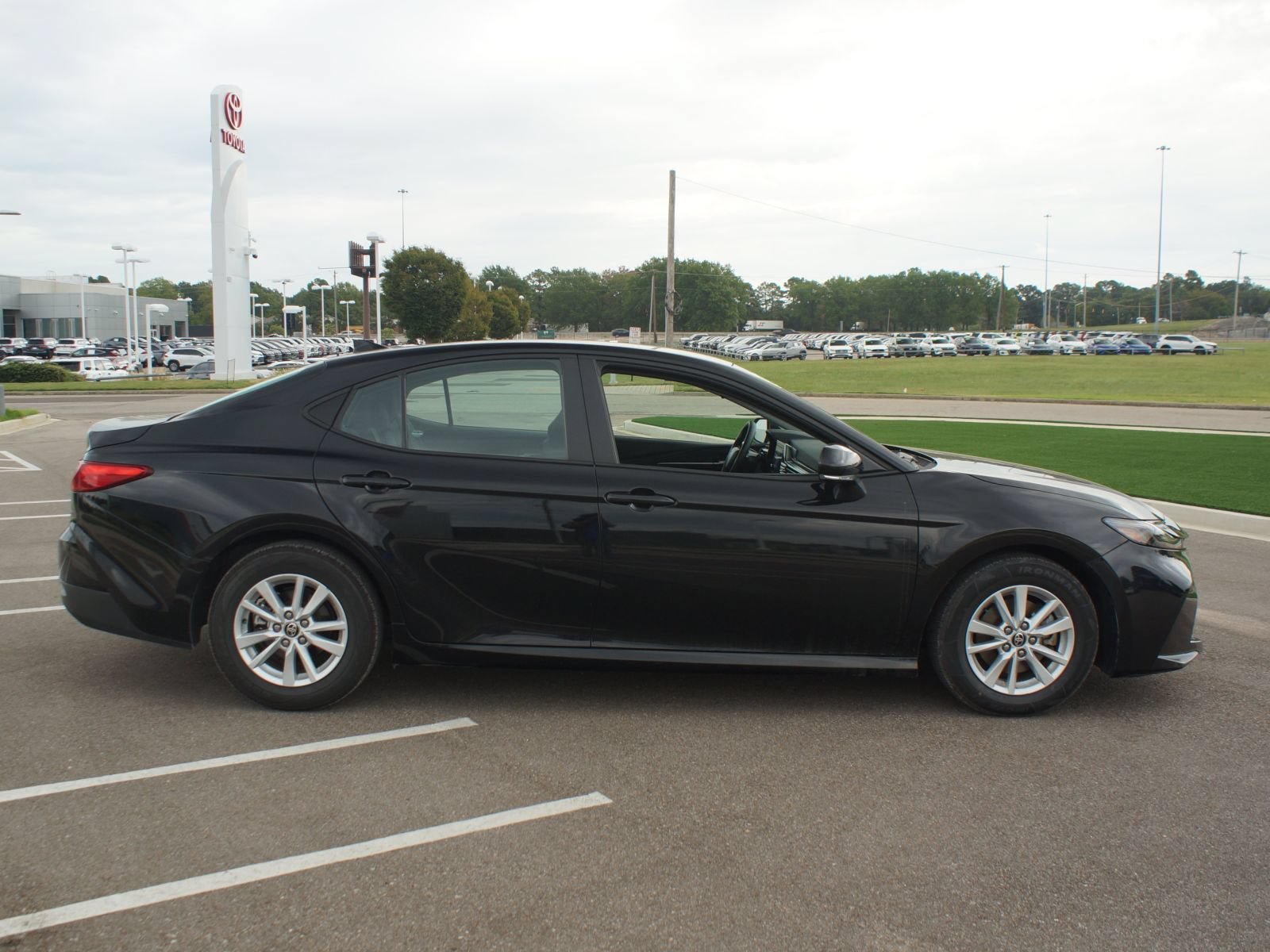 Used 2025 Toyota Camry LE FWD image 20
