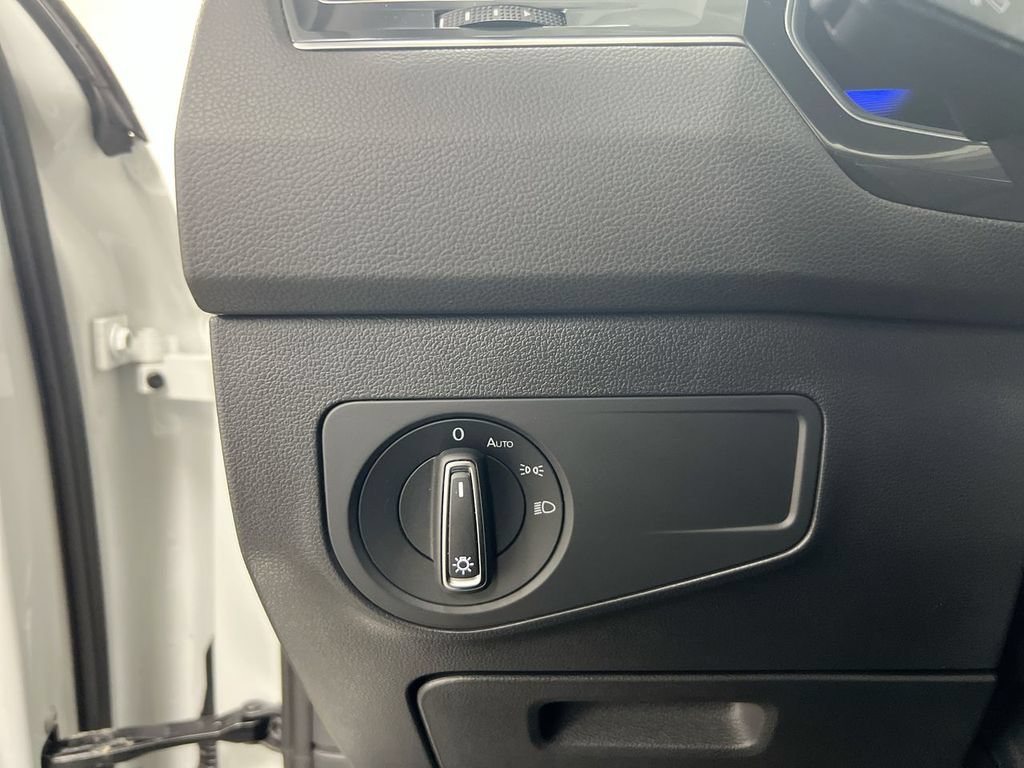 Used 2024 Volkswagen Tiguan SE AWD/4WD image 18