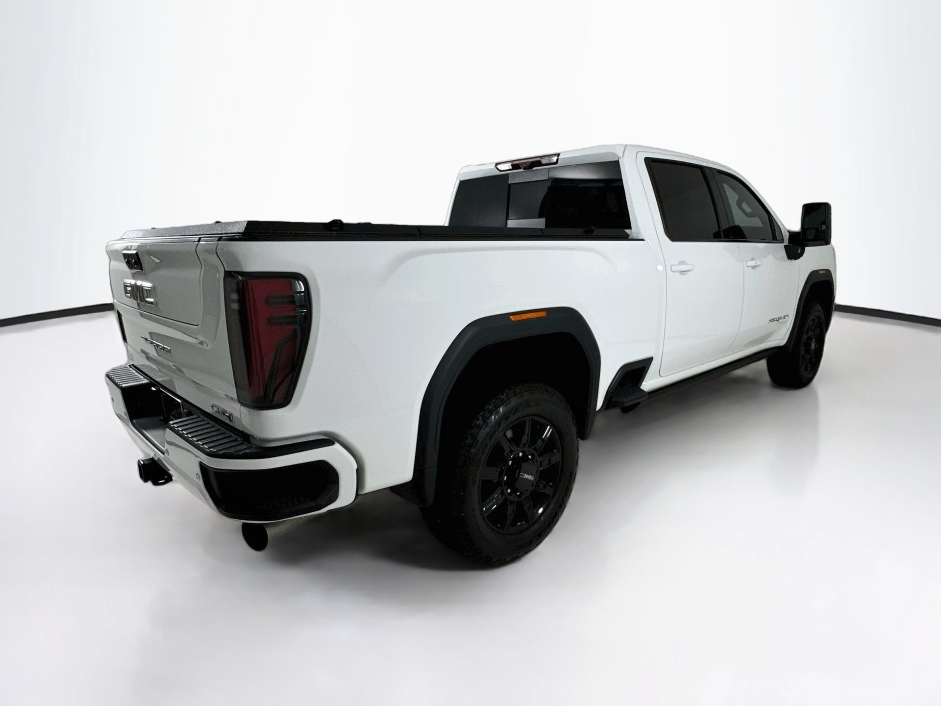 Used 2025 GMC Sierra 2500 AT4 w/ Technology Package AWD/4WD image 8