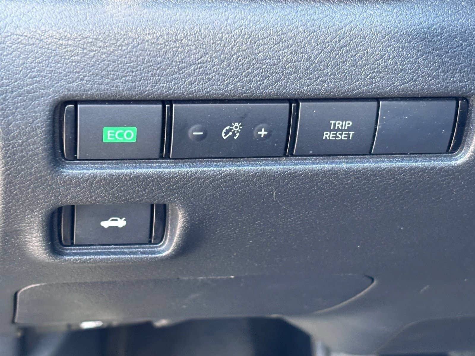 Used 2025 Nissan Sentra SV FWD image 21