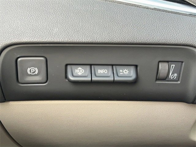 Used 2023 Buick Enclave Avenir w/ Avenir Technology Package image 32