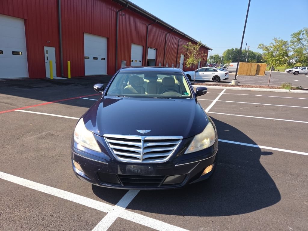 Used 2011 Hyundai Genesis 4.6 RWD image 2
