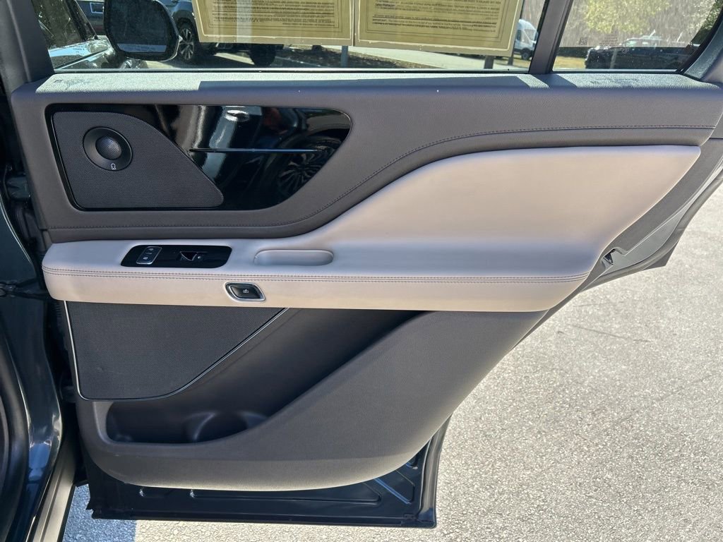 Used 2022 Lincoln Aviator Reserve w/ Elements Package Plus image 44