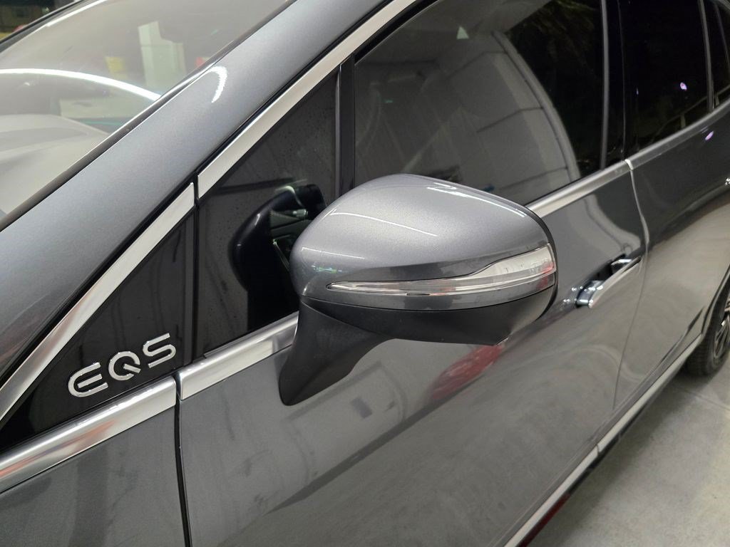 Used 2023 Mercedes-Benz EQS 580 4MATIC SUV w/ Exclusive Trim Package image 12