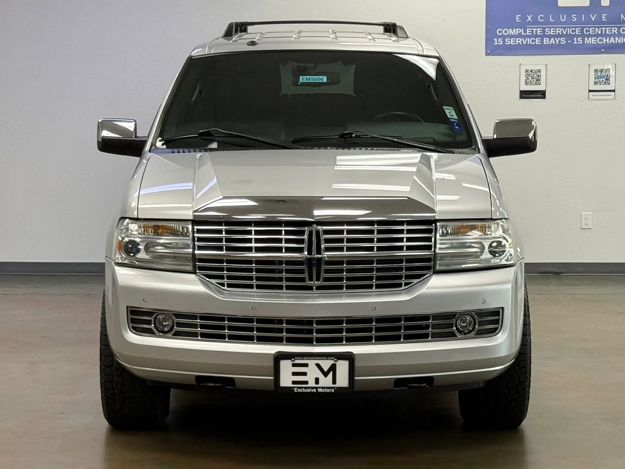 Used 2012 Lincoln Navigator L 4WD image 3