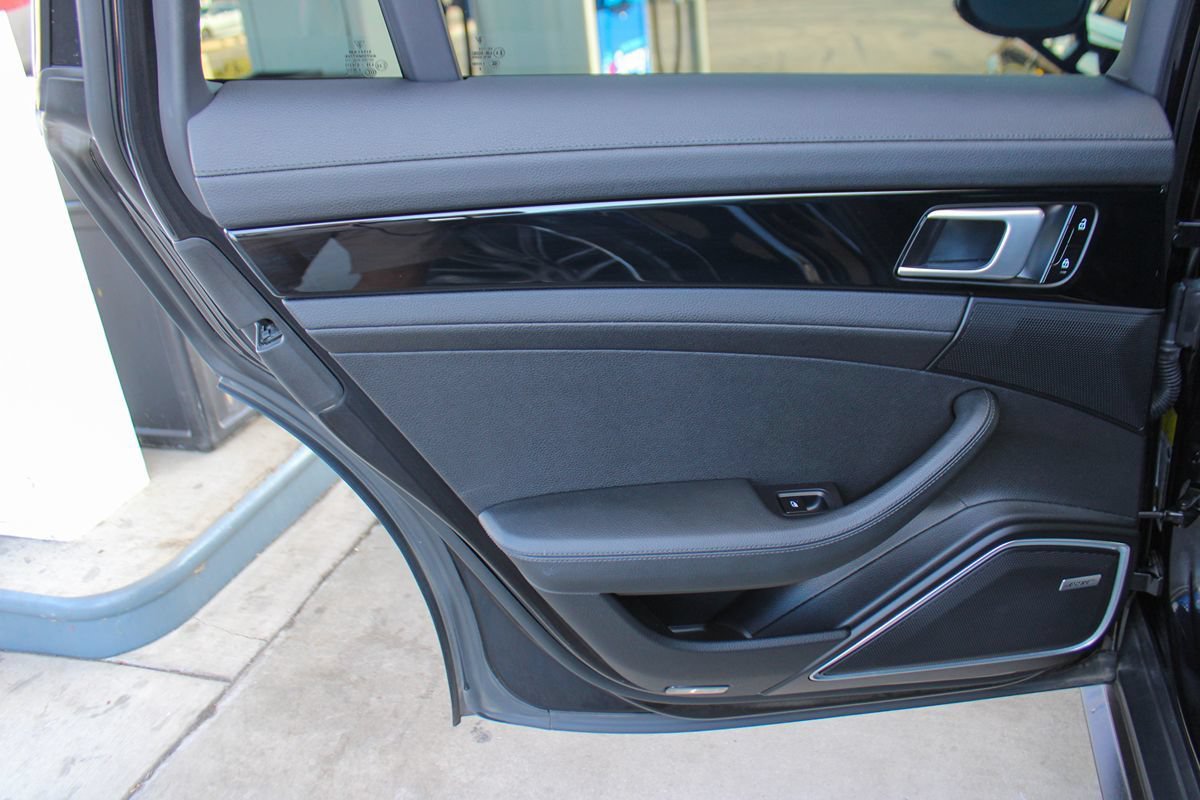 Used 2019 Porsche Panamera 4 AWD/4WD image 43