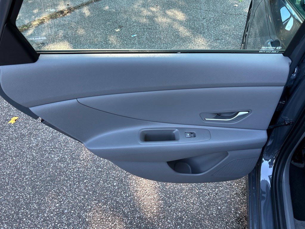 Used 2025 Hyundai Elantra SEL FWD image 24