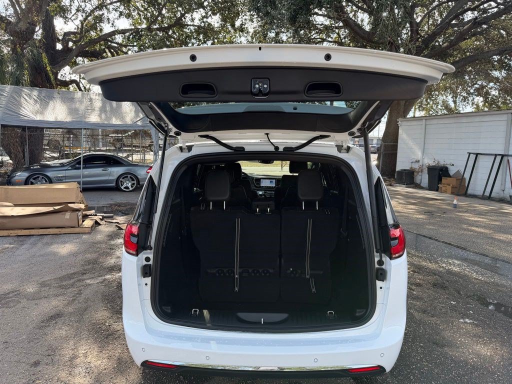 New 2026 Chrysler Pacifica Select FWD image 38