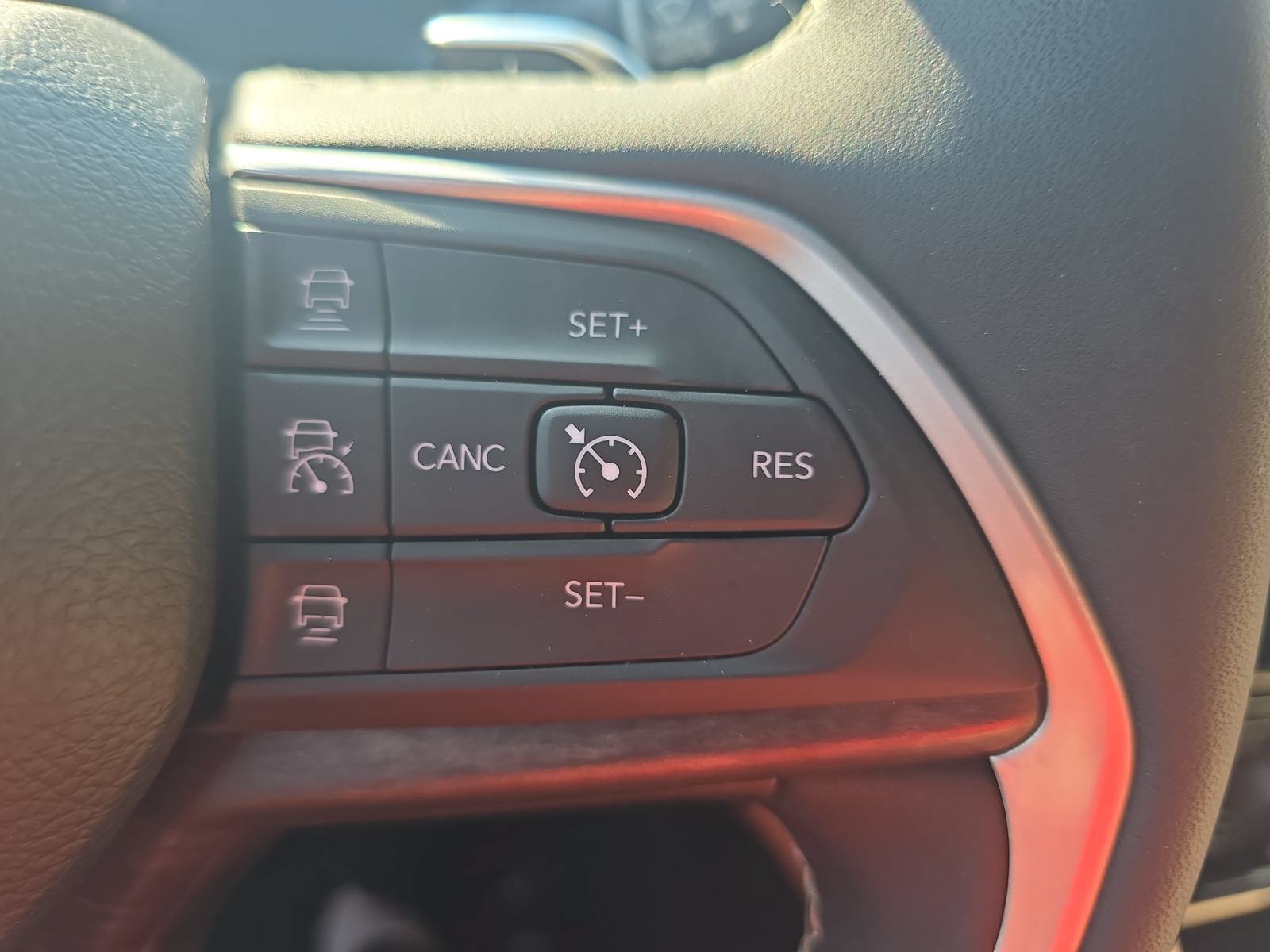 Used 2023 Jeep Grand Cherokee Limited AWD/4WD image 18