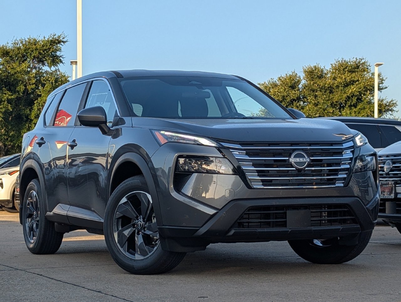 New 2025 Nissan Rogue SV FWD image 2