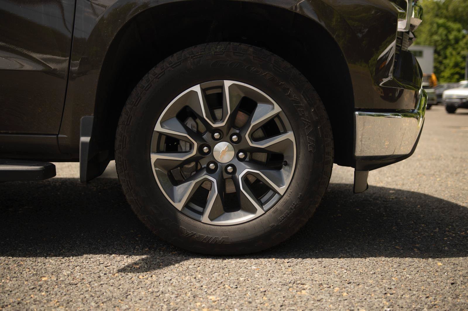 Used 2023 Chevrolet Silverado 1500 LT AWD/4WD image 22