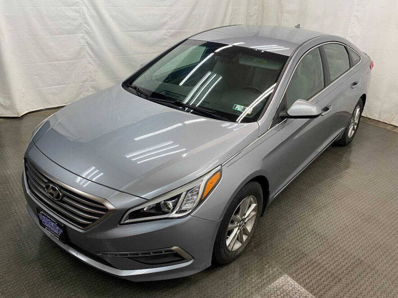 Used 2015 Hyundai Sonata SE w/ Option Group 09 FWD image 5