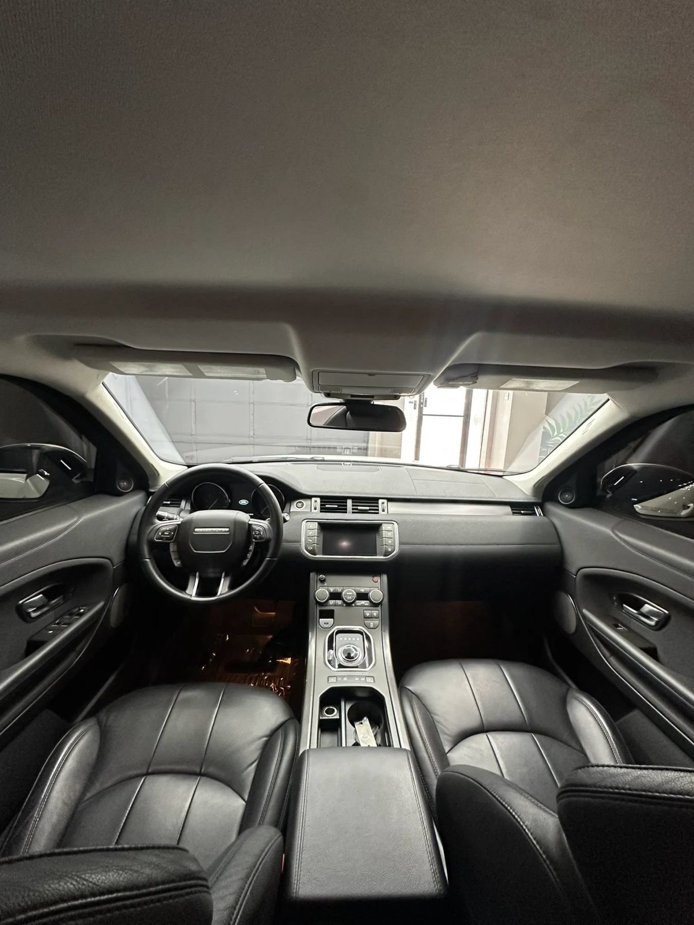 Used 2019 Land Rover Range Rover Evoque SE AWD/4WD image 28
