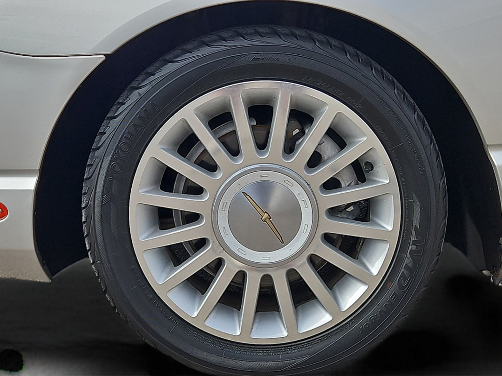 Used 2005 Ford Thunderbird RWD image 10