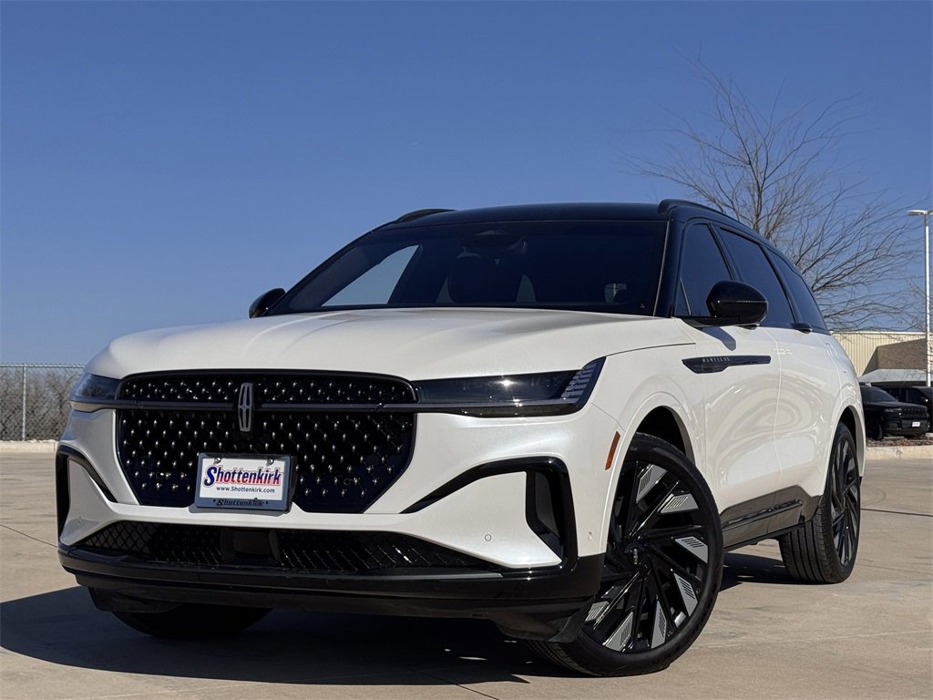 Used 2024 Lincoln Nautilus Reserve w/ Equipment Group 202A image 2