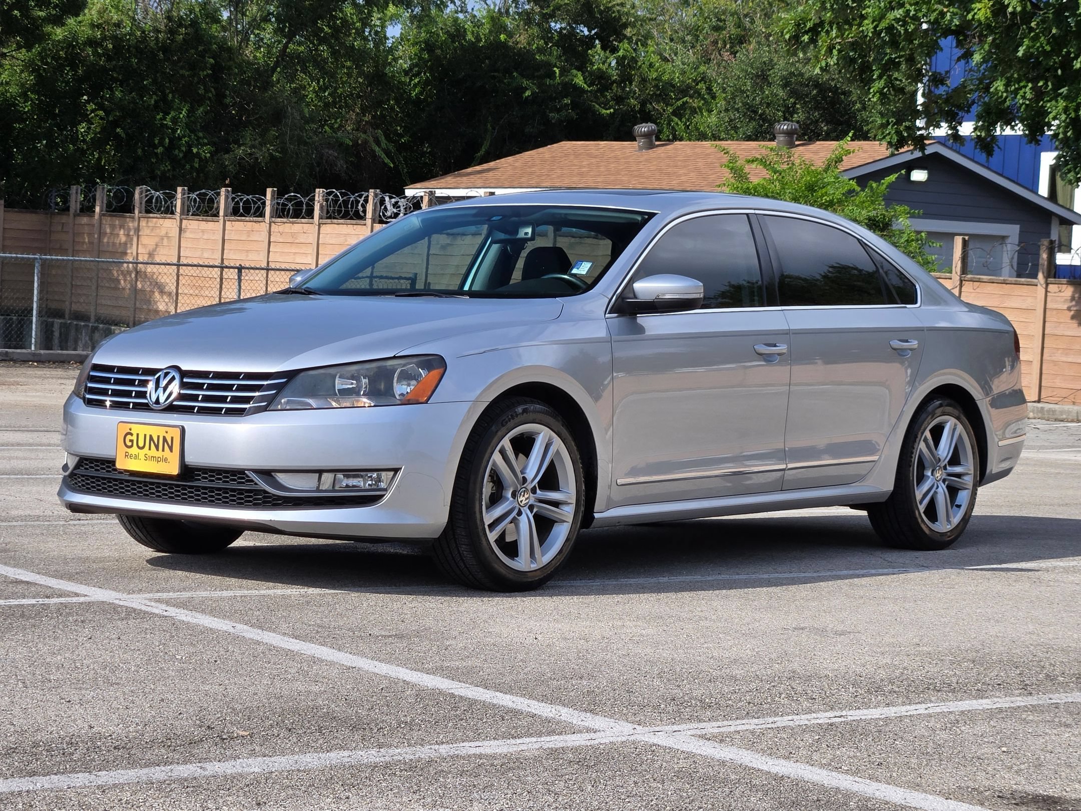 Used 2015 Volkswagen Passat 1.8T SEL Premium FWD image 7