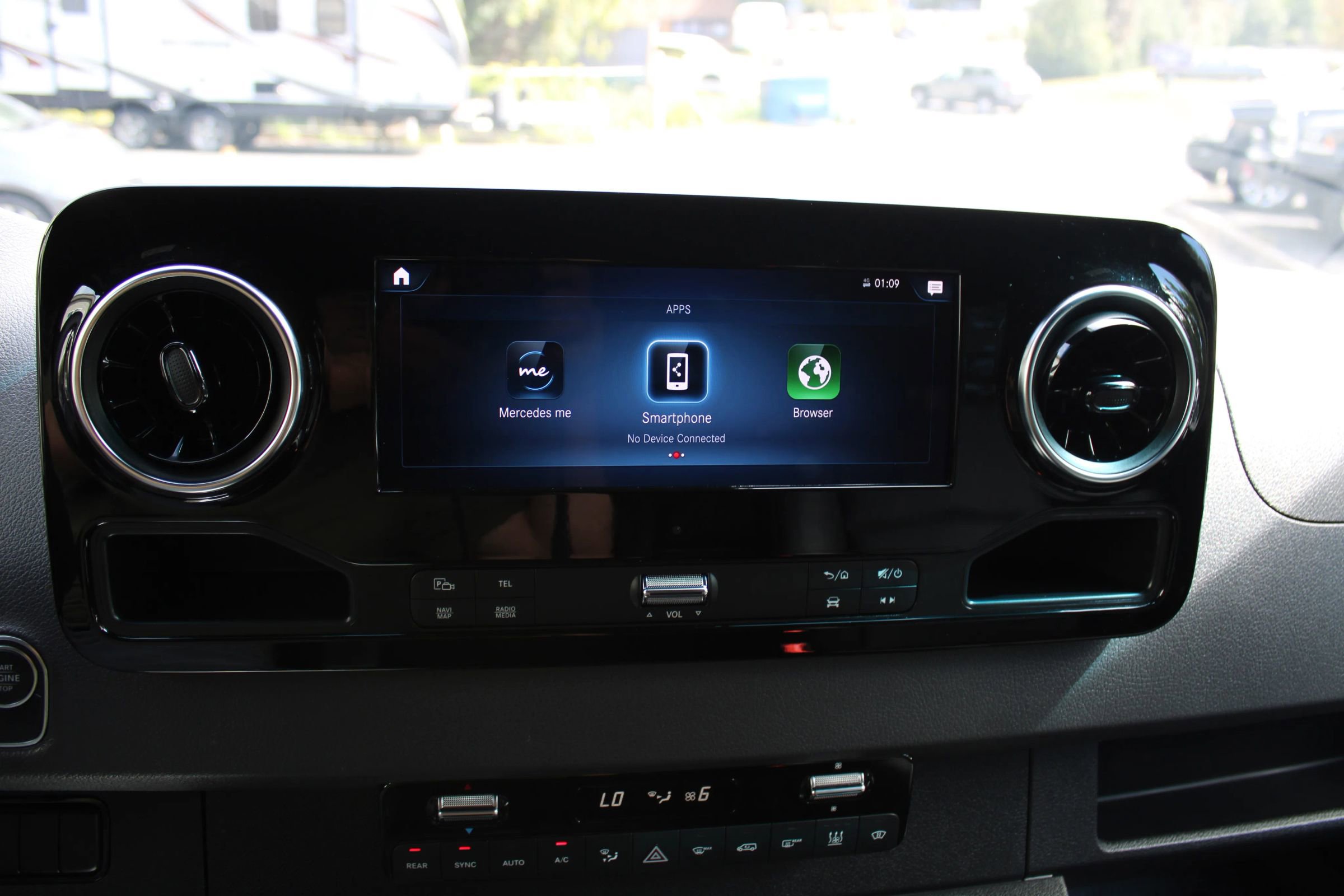 Used 2024 Mercedes-Benz Sprinter 2500 image 21