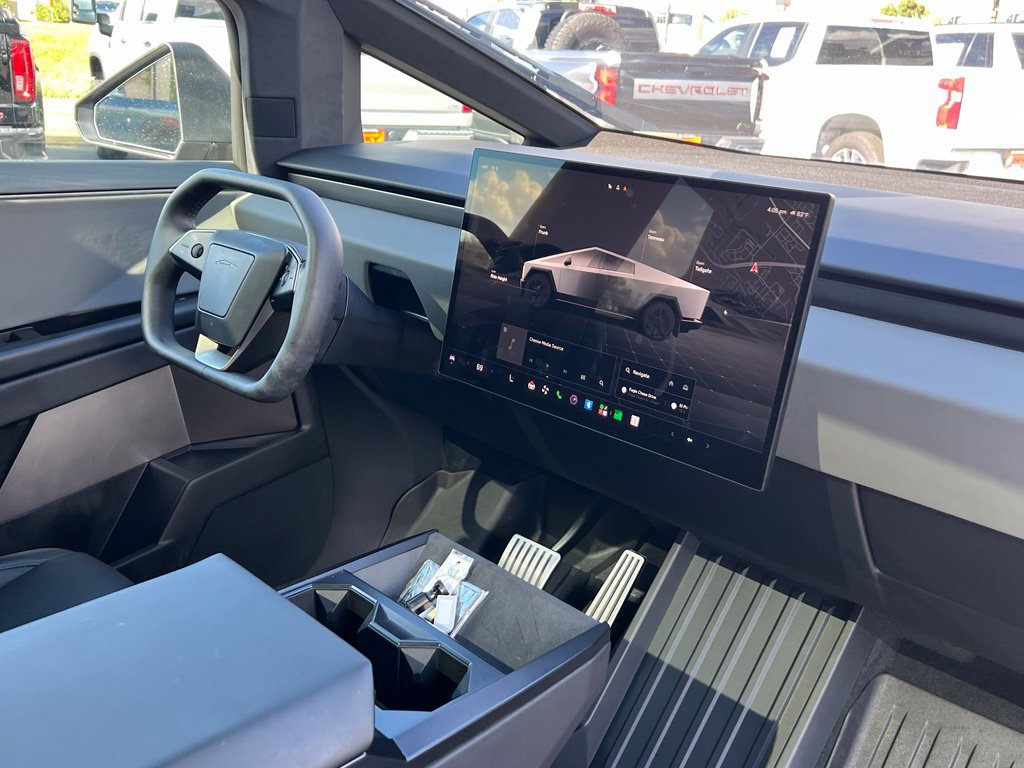 Used 2024 Tesla Cybertruck AWD Crew Cab image 16