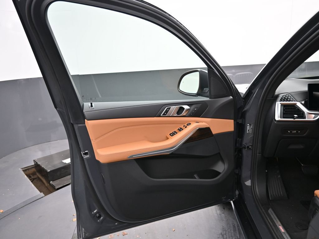 New 2026 BMW X5 sDrive40i w/ Parking Assistance Package RWD image 5