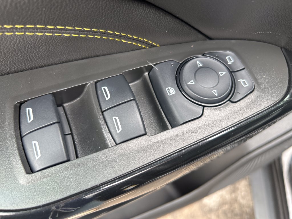 Used 2024 Chevrolet Trax LT w/ LT Convenience Package FWD image 19
