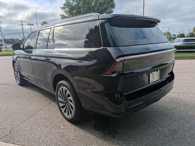 New 2025 Lincoln Navigator Reserve w/ Jet Appearance Package AWD/4WD image 3