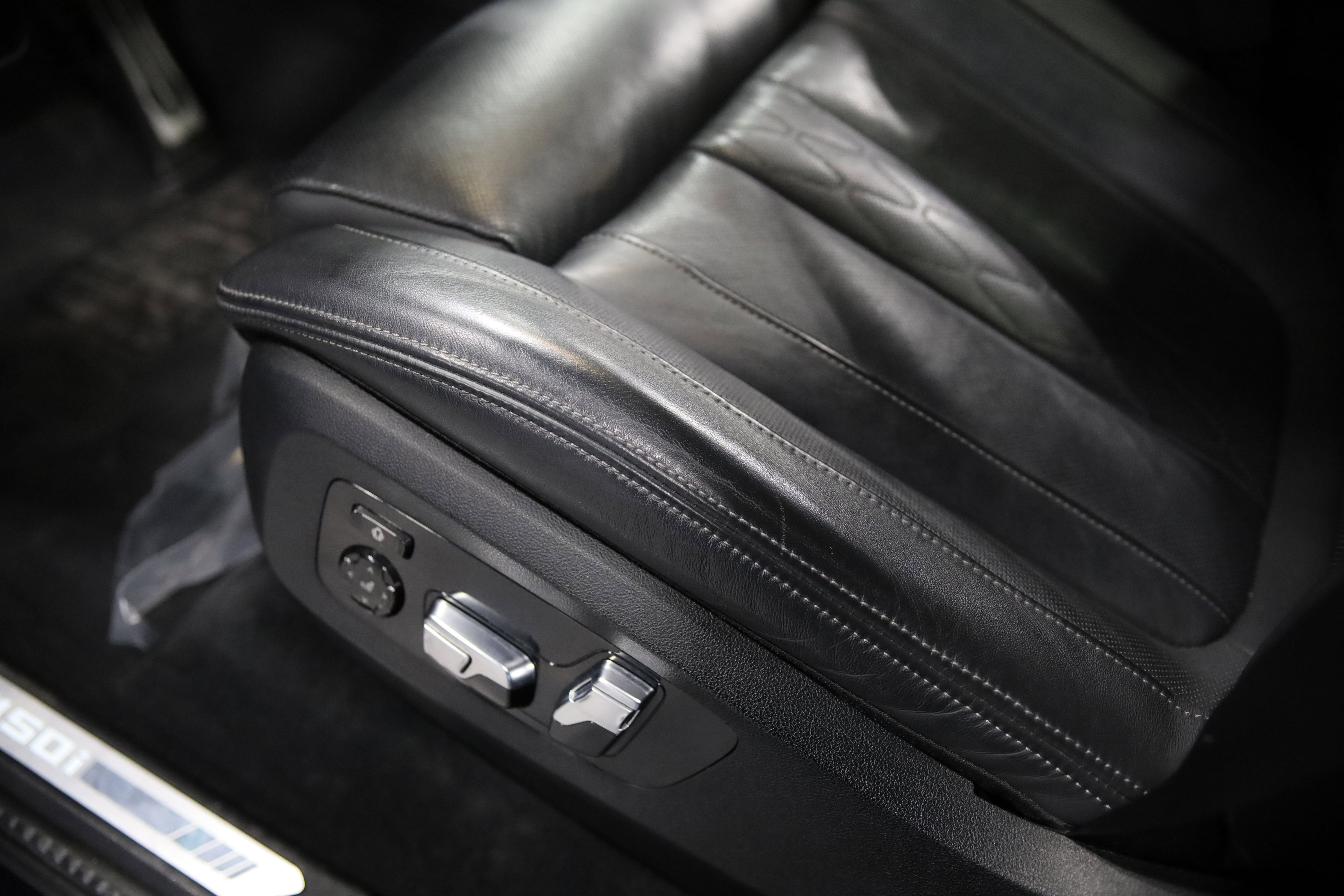 Used 2022 BMW X7 M50i w/ Dynamic Handling Package image 15