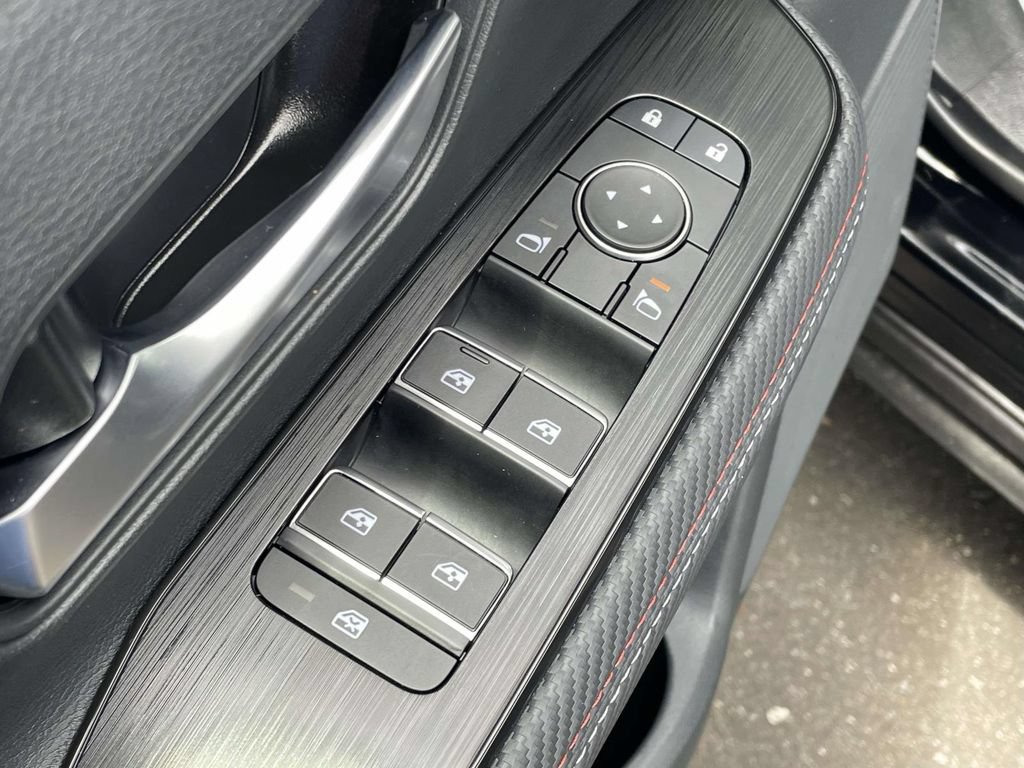 Used 2025 Nissan Kicks SR FWD image 15